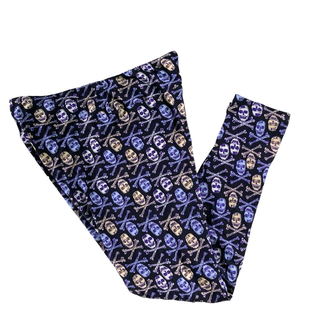 LulaRoe Skull and Crossbones Halloween Print Leggings (Size Tall & Curvy)
